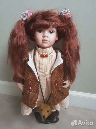 Коллекционная фарфоровая кукла