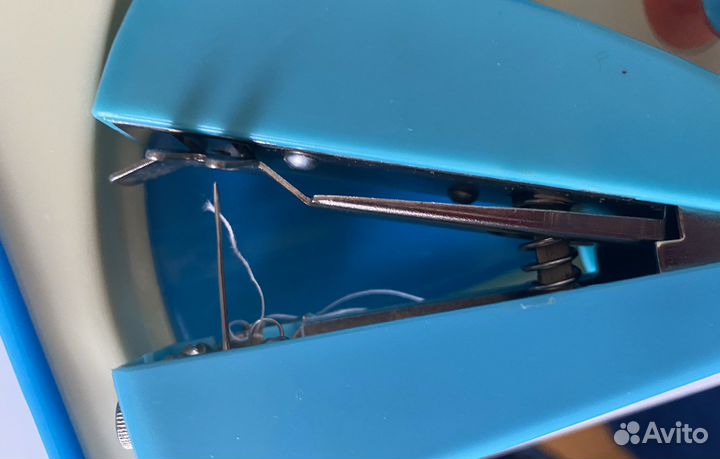 Портативная швейная машинка