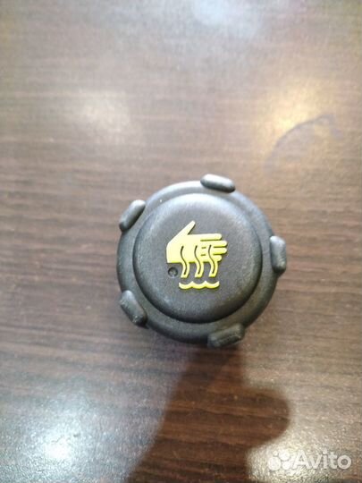 Крышка расширительного бачка Renault Logan