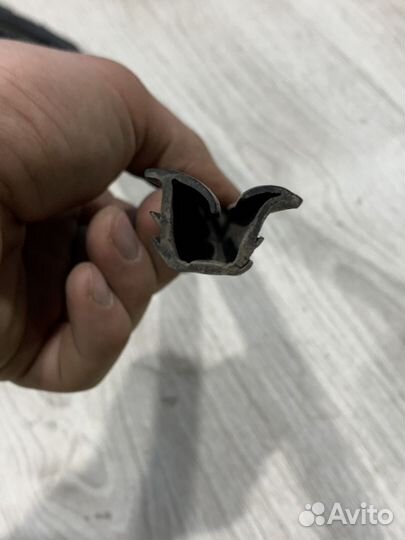 Уплотнитель перед проема стекла двери Nissan note