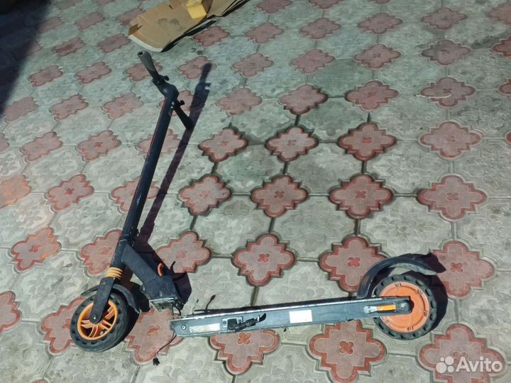 Продам электросамокат kuggo S1 на запчасти
