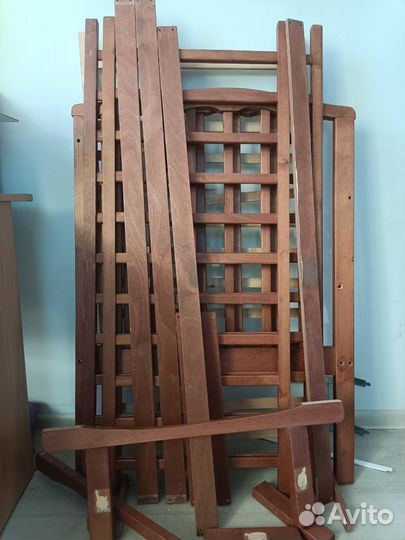 Детская кроватка с продольным маятником