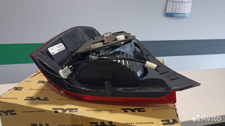 Фонарь задний правый Toyota Highlander I 2001-2006