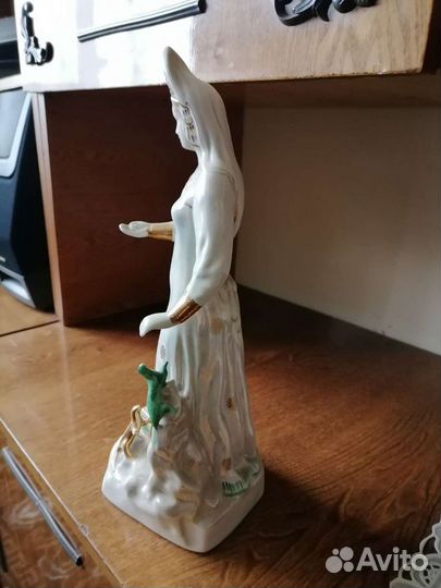 Фарфоровые статуэтки и фигурки лфз