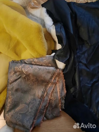 Кусочки меха, кожи, фурнитура для верхней одежды