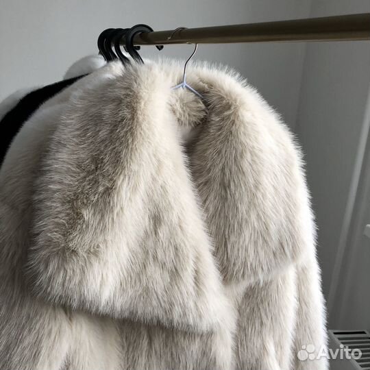 Шуба бежевая M новая пушистая lime zara