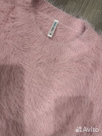 Свитер пушистый розовый без изъянов