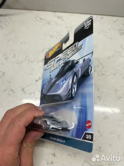 Hot wheels premium pagani zonda r