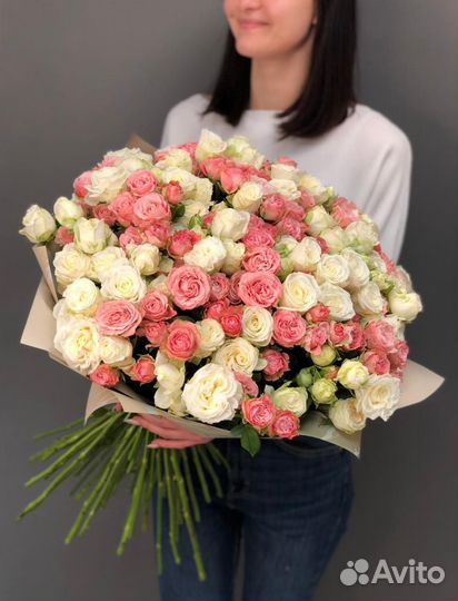 Букет из 51 кустовой розы Бомбастик