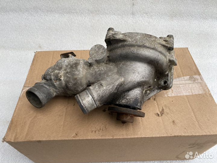 Помпа Mercedes 124 M103