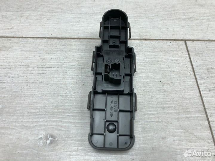 Кнопка стеклоподъемника передняя правая Peugeot