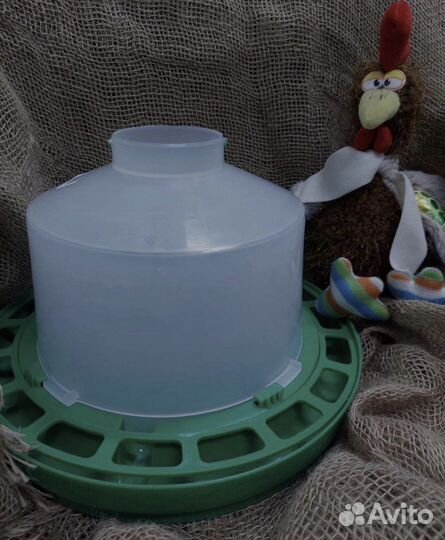 Поилки и кормушки для птиц