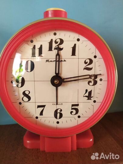 Будильник механический. Янтарь СССР