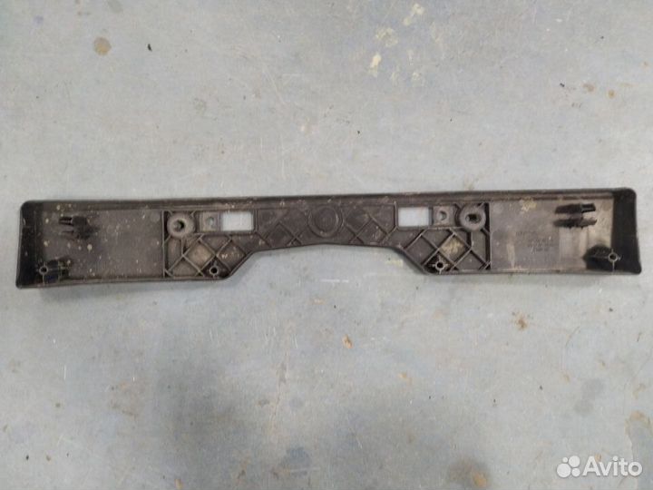 Подиум номерного знака Toyota Rav4 XA40