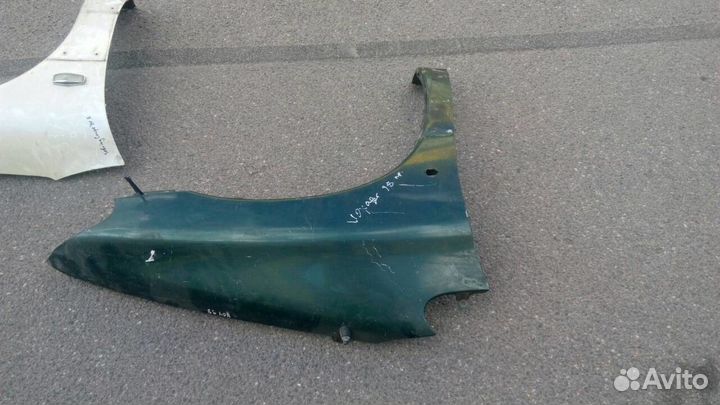 Chrysler Voyager 1998 год правое переднее крыло