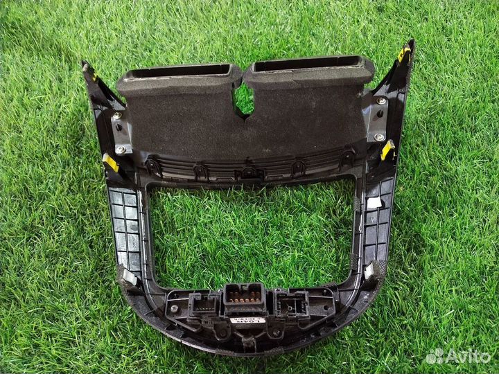 Рамка магнитолы Hyundai Solaris