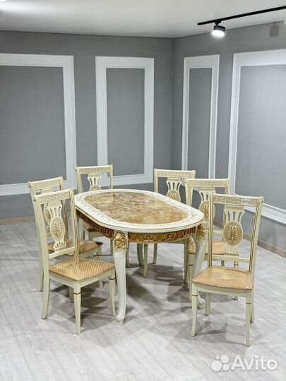 Кухонный стол и стулья