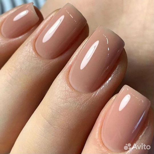 Модель на маникюр брови