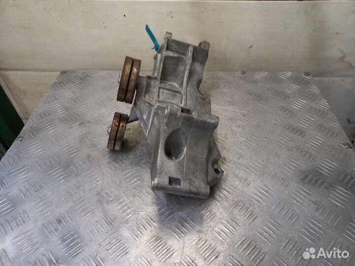 Кронштейн генератора Volkswagen Bora 1.6 16V BCB