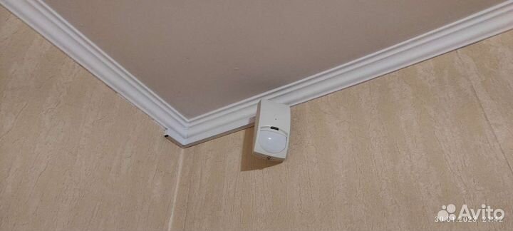 Охранная сигнализация с двумя датчика