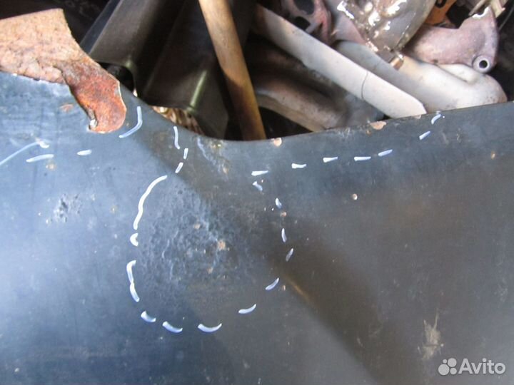 Капот Mitsubishi Carisma, 2000г