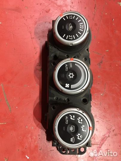 Блок управления климат-контролем Mitsubishi