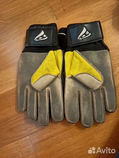 Футбольные перчатки