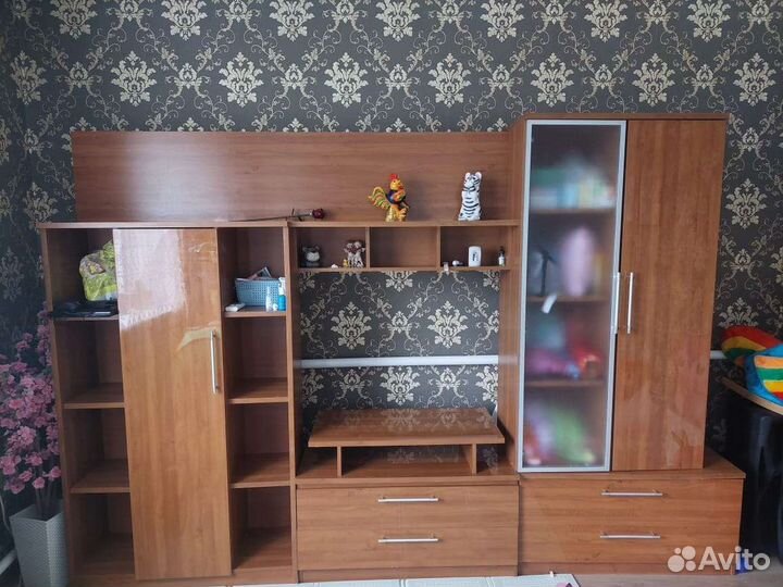 Продаём стенку