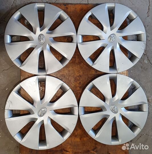 Оригинальные колпаки на колеса r 15 Toyota