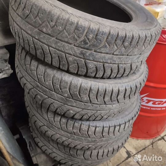 Bridgestone Ice Cruiser 7000 215/65 R16