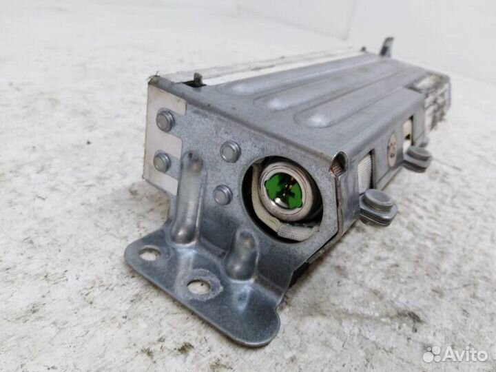 Подушка безопасности в сиденье заднее