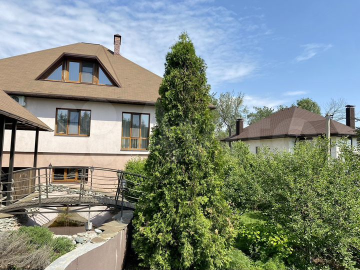 Дом 460 м² на участке 14 сот.