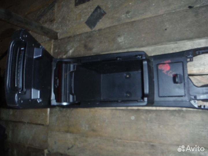 Подлокотник toyota camry CV50, с 2011г и выше