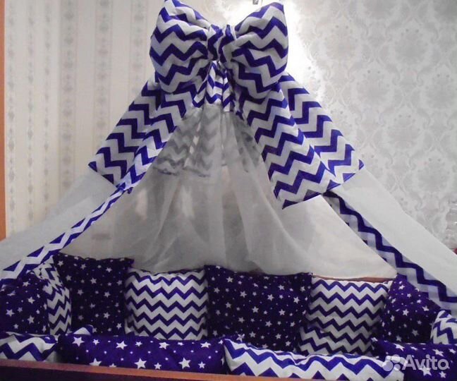 Бортики в кроватку, балдахин и кронштейн