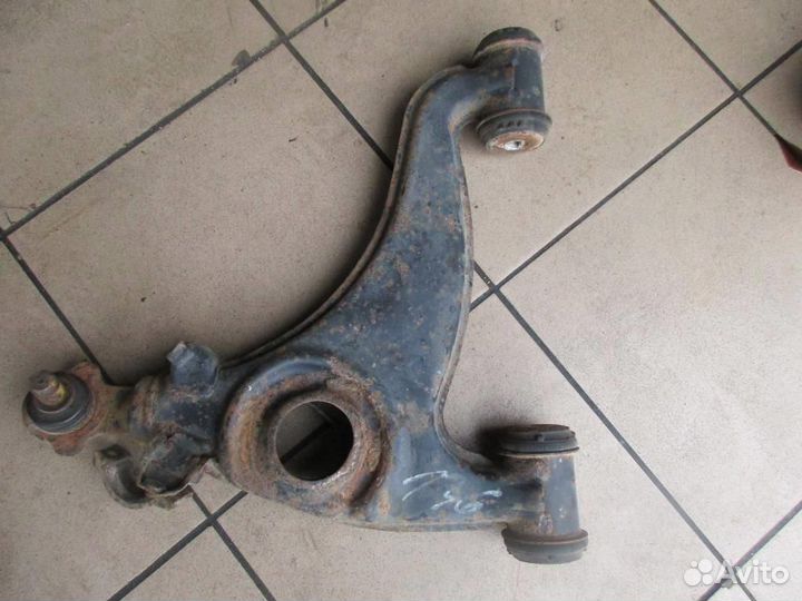 Рычаг передний нижний правый w124 E-class