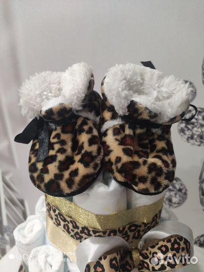 Торт из подгузников - подарок новорожденным