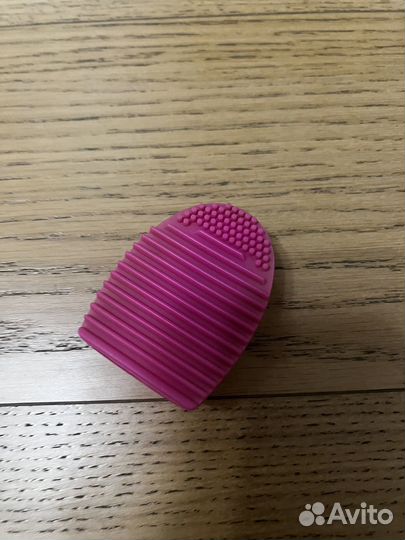 Для чистки кистей