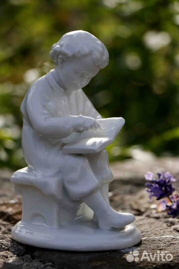 Фарфоровая статуэтка 