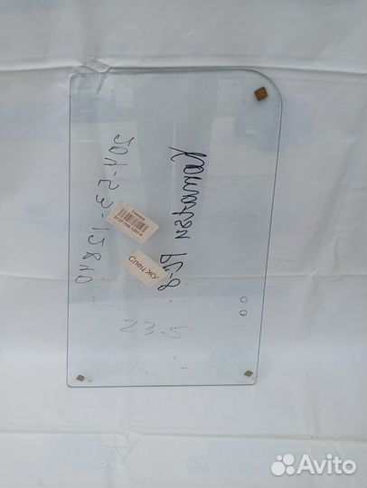 Стекло двери заднее (форточка) экскаватор Komatsu