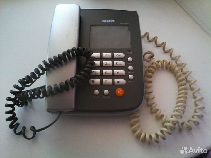 Телефон с трубкой BBK