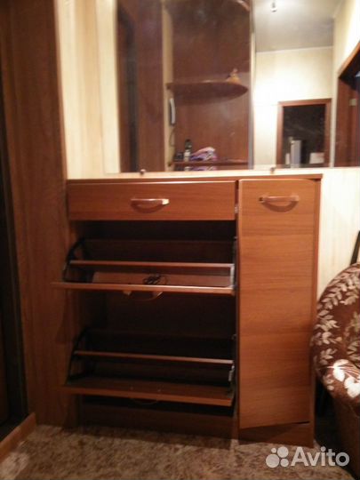 Тумба под обувь с выдвижным и распашными ящиками