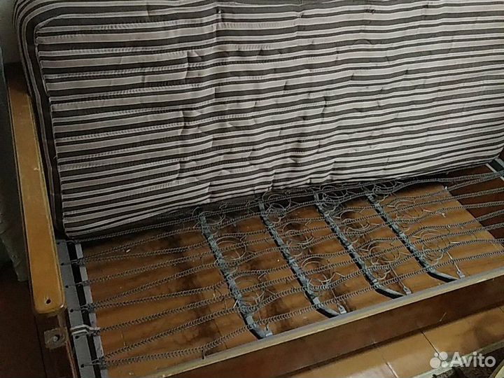 Кровать с матрасом