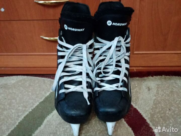 Коньки хоккейные