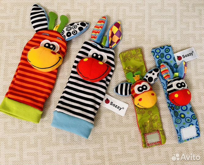 Набор браслетов и носочков с погремушками