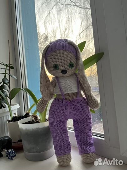 Вязанные игрушка заяц