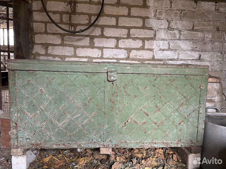 Сундук старинный