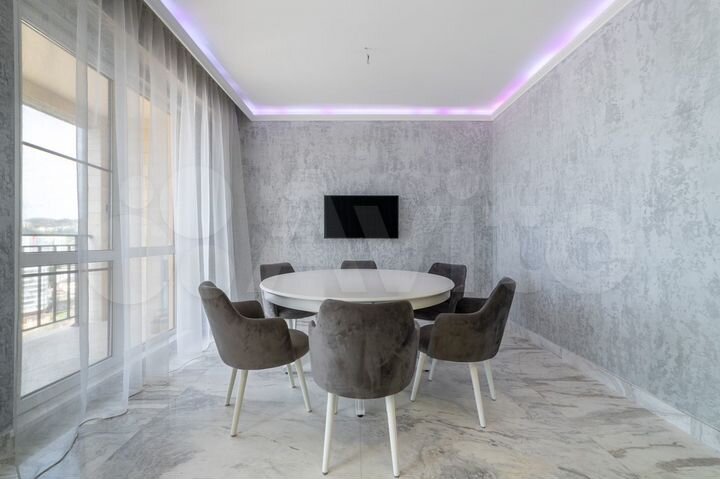 4-к. квартира, 200 м², 8/8 эт.