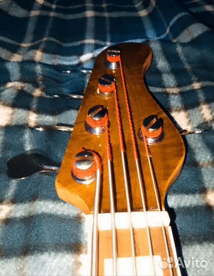 Бас гитара 5 струн