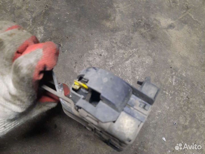 Передний правый замок двери Renault laguna 1