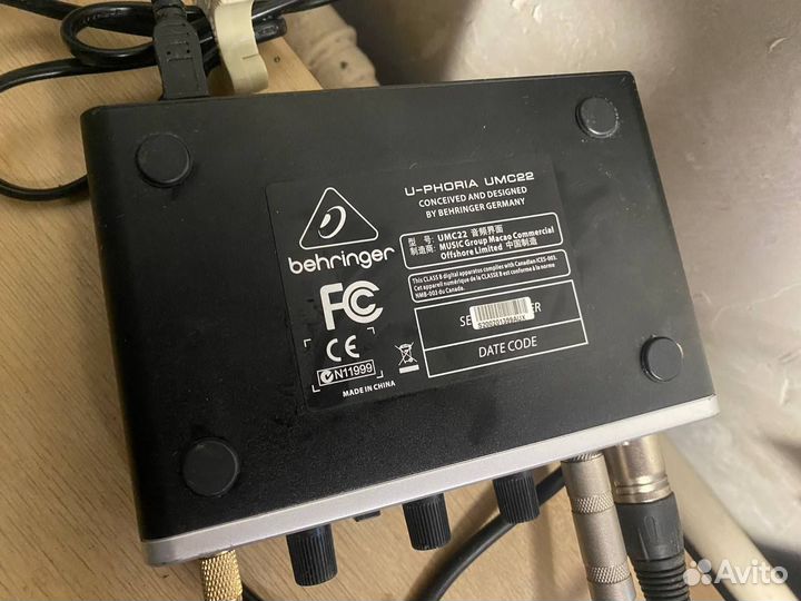 Звуковая карта behringer umc22